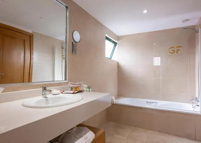 Gf伊莎贝尔酒店 4* 阿德耶