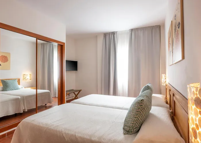 Gf伊莎贝尔酒店 阿德耶