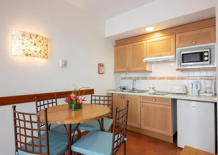 Gf伊莎贝尔酒店 4* 阿德耶