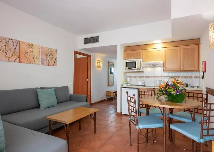 Gf伊莎贝尔酒店 4* 阿德耶