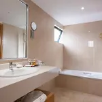 Gf Isabel 4* أذيخي
